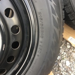スタッドレスタイヤ　215/60/16 鉄ホイール付き