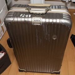 RIMOWA プライベートジェット スーツケース 約100L かなりの使用感あります RIMOWA プライベートジェット スーツケース 約100L かなりの使用感あります