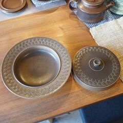 北欧食器 ビンテージデンマークKronjyden(クロニーデン)社のJens H. Quistgaard(イェンス・クイストゴー)デザインAzur(アズール)蓋付ボウル。愛らしいフラワーモチーフ♪BK313