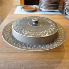 北欧食器 ビンテージデンマークKronjyden(クロニーデン)社のJens H. Quistgaard(イェンス・クイストゴー)デザインAzur(アズール)蓋付ボウル。愛らしいフラワーモチーフ♪BK313