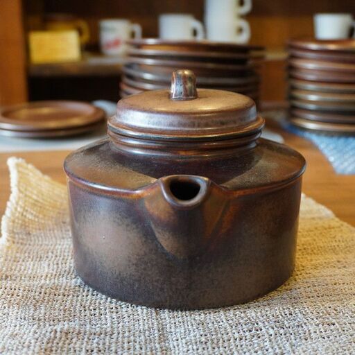 フィンランドARABIA(アラビア)社、Ulla Procope(ウラ・プロコッペ)デザインのRuska(ルスカ) ヴィンテージティーポット/コーヒーポット♪北欧食器らしい温かな雰囲気が魅力的です！BK315 フィンランドARABIA(アラビア)社、Ulla Procope(ウラ・プロコッペ