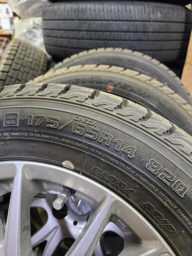 商談中　スタッドレスタイヤ　goodyear ice navi ZEA175/65 R14　４本