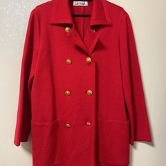とっても素敵な赤のコート