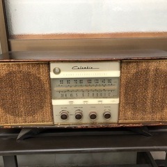 昭和レトロなコロンビア製のラジオ