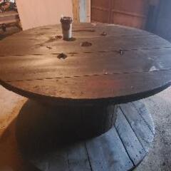①木製テーブル