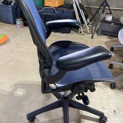 Herman Miller Aeron ハーマンミラー アーロンチェア Bサイズ　青色