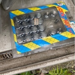 中古スタッドレスタイヤ4本組　225／65R 17