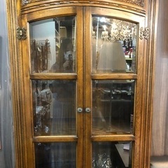 美品　アンティーク調木製ガラスキャビネット飾り棚食器棚本棚をお安くお譲りいたします！