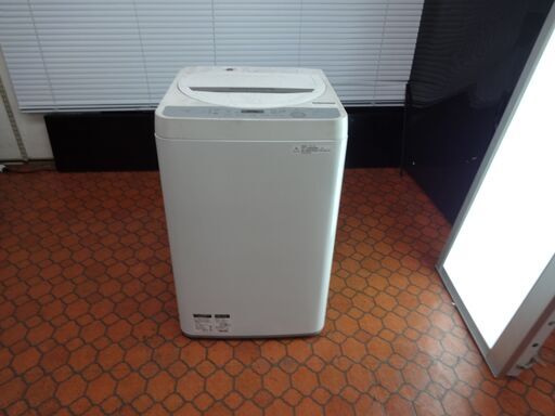 ID 967805　洗濯機シャープ5.5Kg　２０１７年製　日焼け有現状販売　ES-GE5B