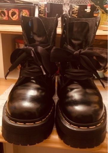 美品  Dr.マーチン   サイズが大きくて殆ど履いていなく飾っていました。