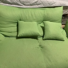 黄緑色のソファー