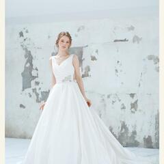 美品　Vネックウエディングドレス