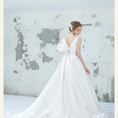 美品　Vネックウエディングドレス