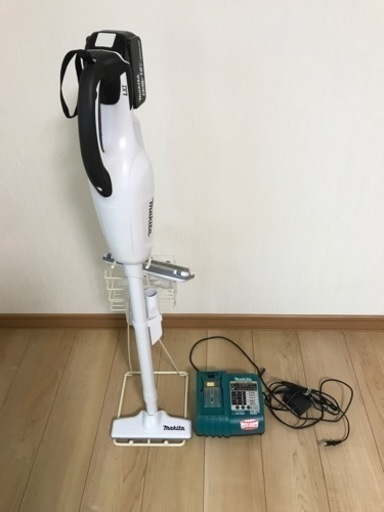 決まりました　美品　マキタのスティック型サイクロン掃除機　フルセット　6アンペアバッテリー