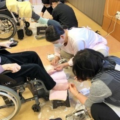 高齢者フットケア、足の爪切りボランティア − 東京都