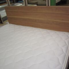 R215 高級Francebed＆Serta ダブルベッド、幅140cm 美品