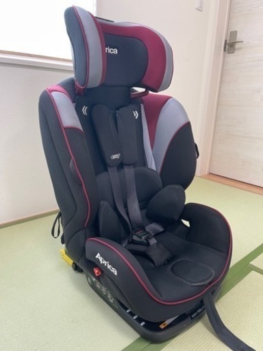 まもなくメルカリに切り替えます　チャイルドシート（アップリカ、ISOFIX用、中古）