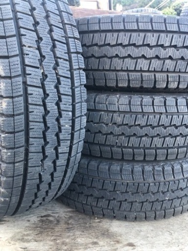 ☆バリ山9部山以上☆ ダンロップsv01 ウインターマックス195/80r15 107/105 17年製