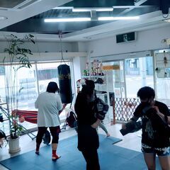 女性専用グループレッスン！一回1500円のキックボクシング…