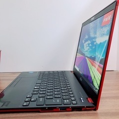 鮮やかな789gレッドPC☆気分転換にたまにはカフェでお仕事しません