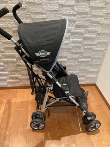 美品　Jeepバギー　折畳み時自立します
