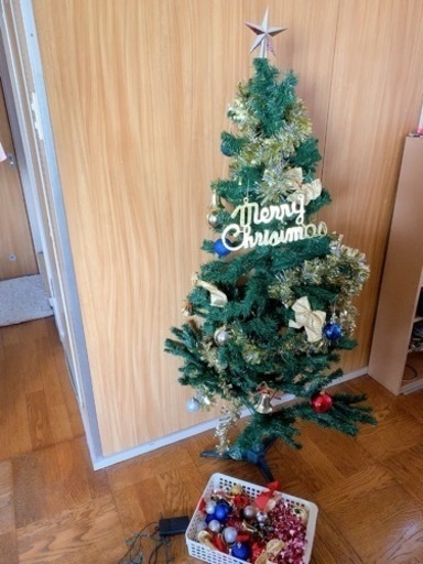 クリスマスツリーとオーナメントのセット