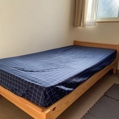 無印の木製シングルベッド(マットレス付き)