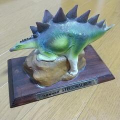 恐竜 ３ 体 − 東京都