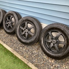 【取り引き完了】スタッドレスタイヤ　215 70 16