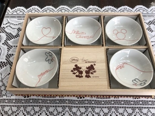 未使用品　パーティー　大活躍‼︎   ディズニー　ミッキー　ミニー　お皿　セット　木箱入り　贈り物　現品限り