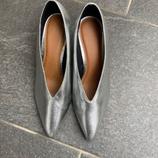 Gu パンプス シルバー キナリ 壺川の靴 パンプス の中古あげます 譲ります ジモティーで不用品の処分