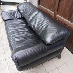 イタリアのメーカーPoltromec(ポルトロメック)のジェミニ 総皮革 2シーターソファーです。背もたれ可動式のハイバック2人掛けソファー。IDC大塚家具取り扱いのワイドソファーです♪①BK349