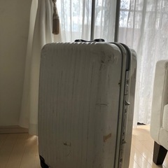 ハードタイプスーツケース　白色