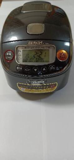 １人暮らしに最適な3合炊き炊飯器です。