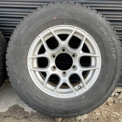 バリ山215/70R15 DUNLOP DSX-2 スタッドレスタイヤホイールセット　ハイエース等
