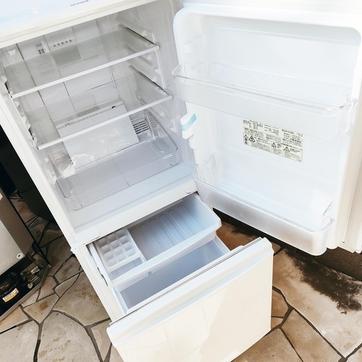ウィンターセールほぼ新品❕❕2015年式★シャープ★SJ-D14A-W★137L★2ドア冷凍冷蔵庫右開き、左開きどっちもつけかえドア!! 耐熱トップテーブル1125-13