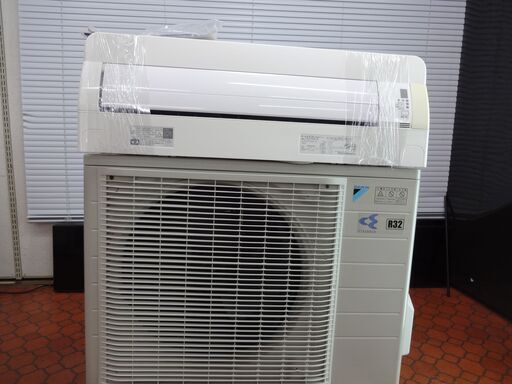ID 988672　エアコンダイキン4K　２０１７年製　冷暖房　14～16畳用　単相200V　F40TTFXP-W