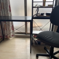 机、付帯の棚、オフィスチェアの3点セット