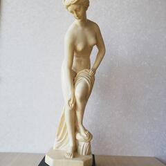 イタリア製。A.SANTINI サンティーニ作の入浴裸婦像