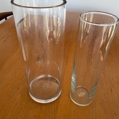 IKEAのガラス製フラワーベース花瓶2個