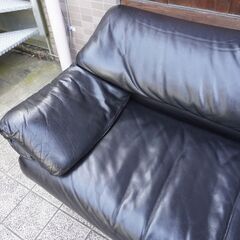 イタリアのメーカーPoltromec(ポルトロメック)のジェミニ 総皮革 2シーターソファーです。背もたれ可動式のハイバック2人掛けソファー。IDC大塚家具取り扱いのワイドソファーです♪②BK368