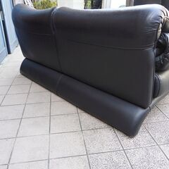 イタリアのメーカーPoltromec(ポルトロメック)のジェミニ 総皮革 2シーターソファーです。背もたれ可動式のハイバック2人掛けソファー。IDC大塚家具取り扱いのワイドソファーです♪②BK368