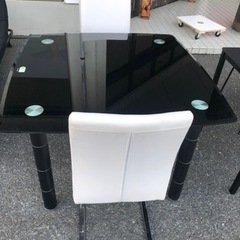 ガラスダイニングテーブル　3点セット