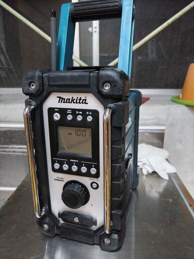 重低音ラジオ　マキタ充電式　超特価　いいね！