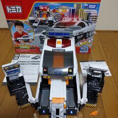 トミカ　ビッグに変形! デカパトロールカー