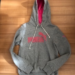 PUMA フード　パーカー　　トレーナー