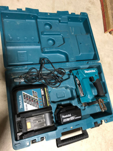 マキタ ST312D 充電式タッカー 18V ジャンク