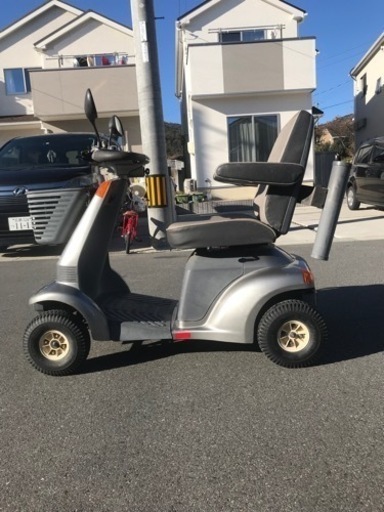 National製の電動車いす  老人 介護用 充電式 4車輪 中古品 National製の電動車いす 老人 介護用 充電式 4車輪 中古品 電動車いす