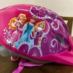 女の子ヘルメット・膝カーバ・手袋セット あげます。
