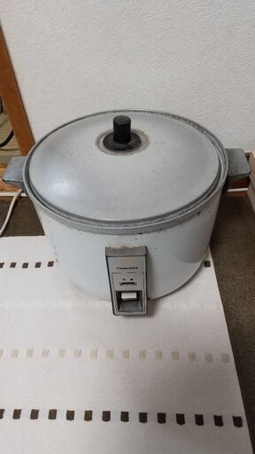 Vintage National rice cooker. Model SR-W10GH.